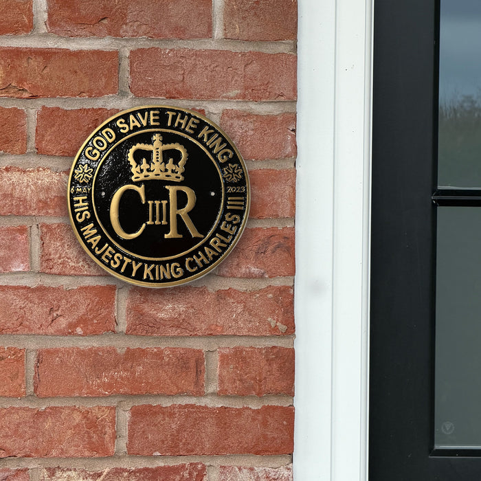 King Charles III Cypher Wall Plaque – Cast Iron, 24cm (Indoor/Outdoor)