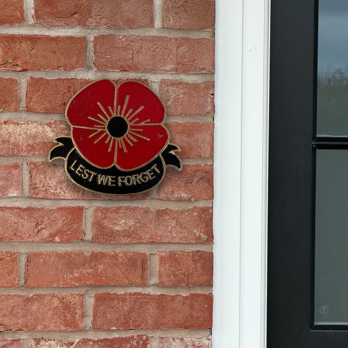 Poppy “Lest We Forget” Wall Plaque – Cast Aluminium, 24cm (Indoor/Outdoor)