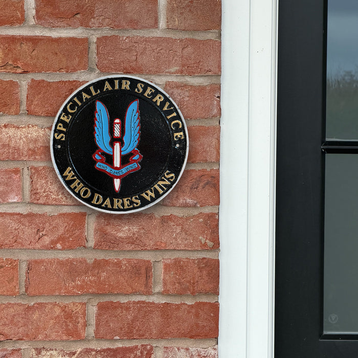 Special Air Service (SAS) “Who Dares Wins” Wall Plaque – Cast Iron, 24cm (Indoor/Outdoor)